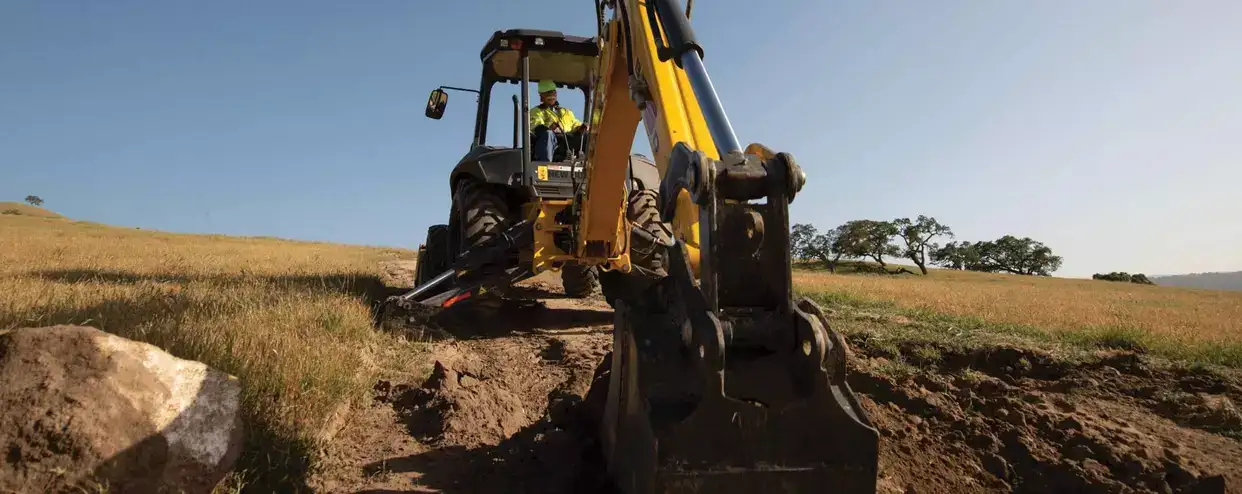 B110D Loader Backhoe - Image 4
