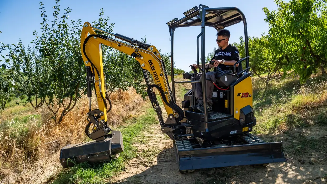 E19D Mini Excavator SERVICEABILITY