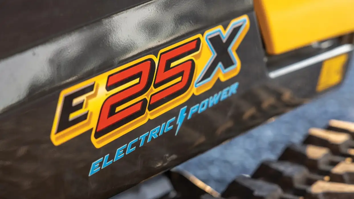 E25X Mini Excavator - Image 3