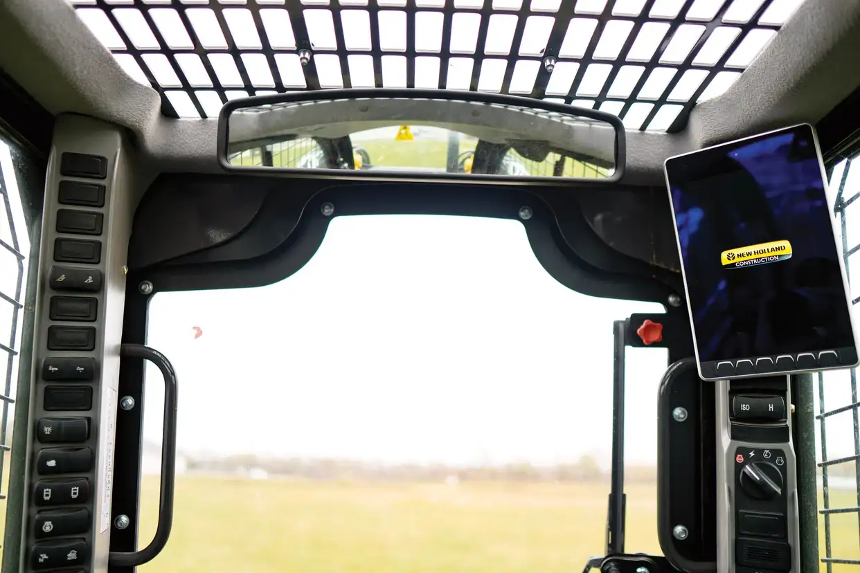 L320 Skid Steer Loader OPERATOR COMFORT AND VISIBILITY